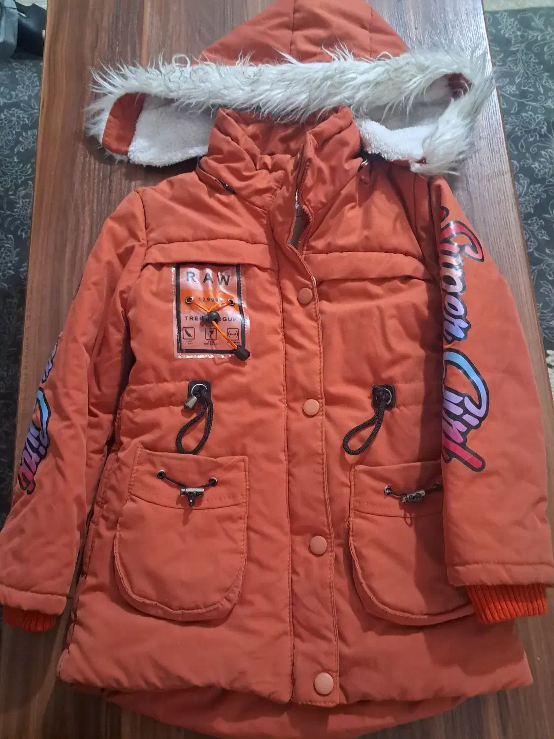 کاپشن|لباس|سامان, |دیوار