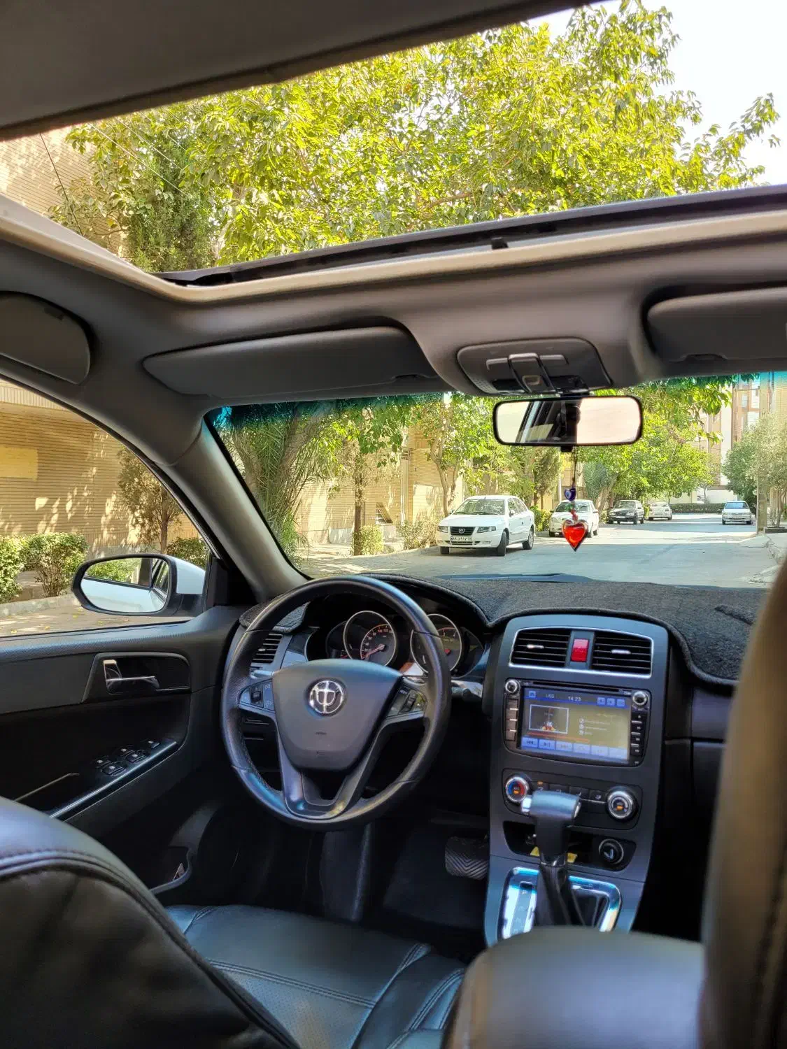 برلیانس ۳۳۰اتومات۹۶|خودرو سواری و وانت|اصفهان, جلالیه|دیوار