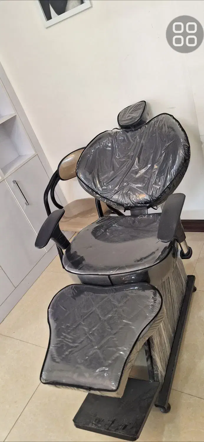 صندلی اصلاح ومیکاپ|آرایشگاه و سالن‌های زیبایی|قم, صادقی|دیوار