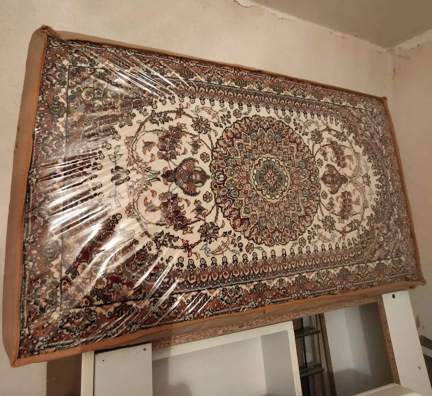 پشتی فرش|پشتی|فردیس, فردیس|دیوار