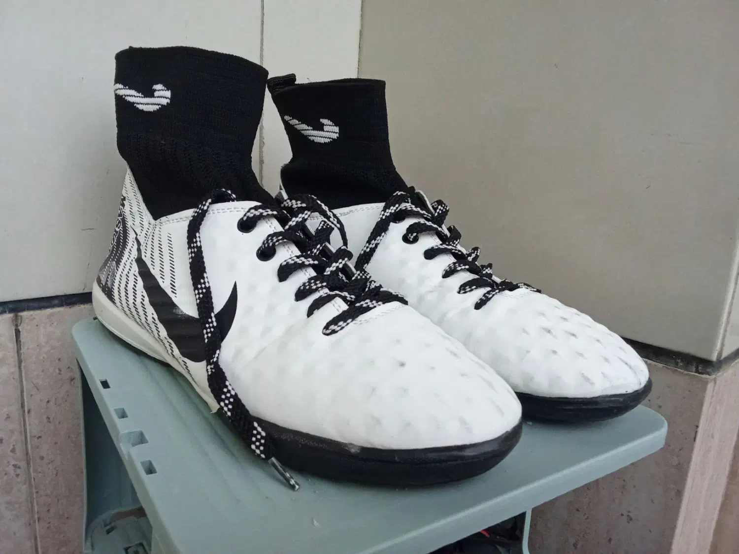 کفش فوتسال|کیف، کفش، کمربند|رزن, |دیوار