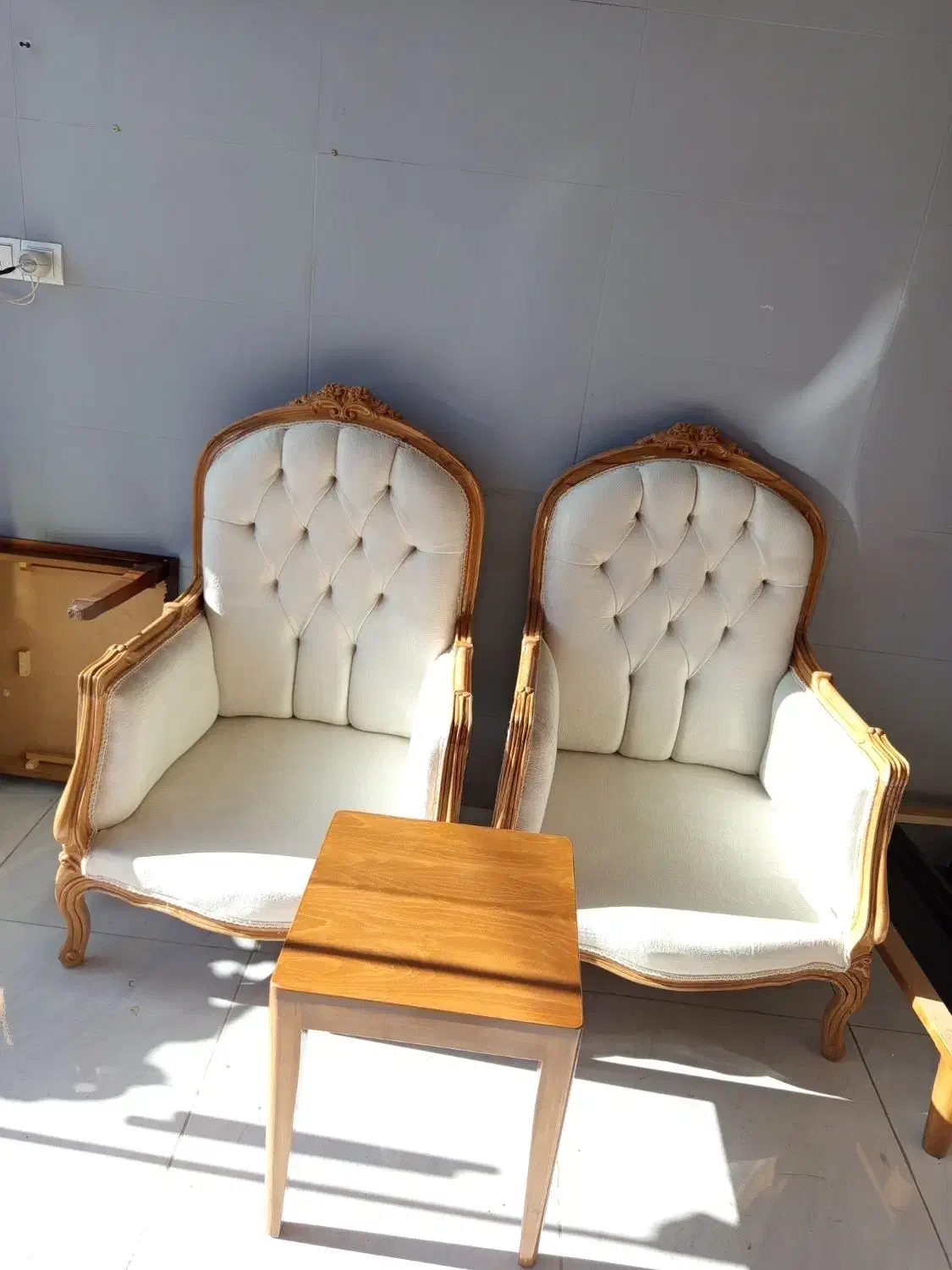 گمشده (مبل)|اشیا|دورود, |دیوار