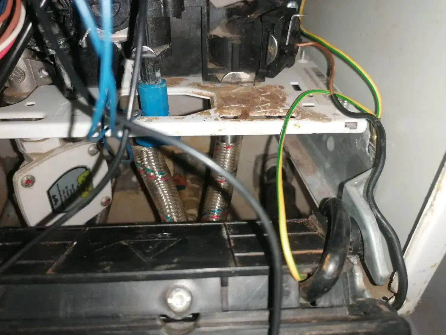 تعمیر فوری و تخصصی انواع پکیج در شیراز و صدرا|خدمات پیشه و مهارت|شیراز, قالیشویی|دیوار