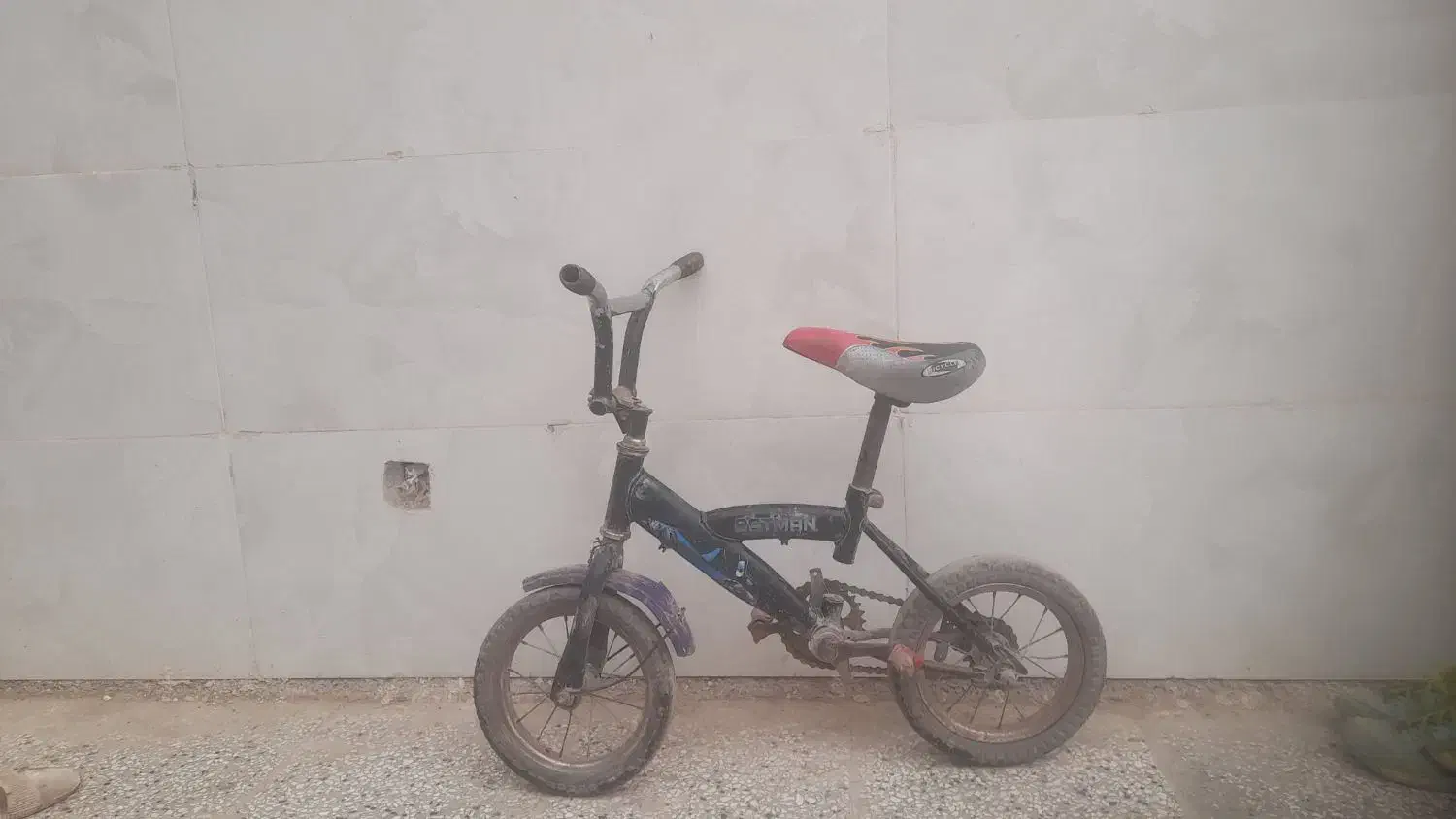 دوچرخه نو|دوچرخه، اسکیت، اسکوتر|نیمروز, |دیوار