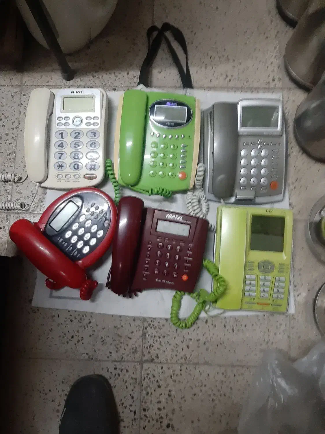 تلفن رو میزی دونه ۳۰۰ت|تلفن رومیزی|آبیک, |دیوار