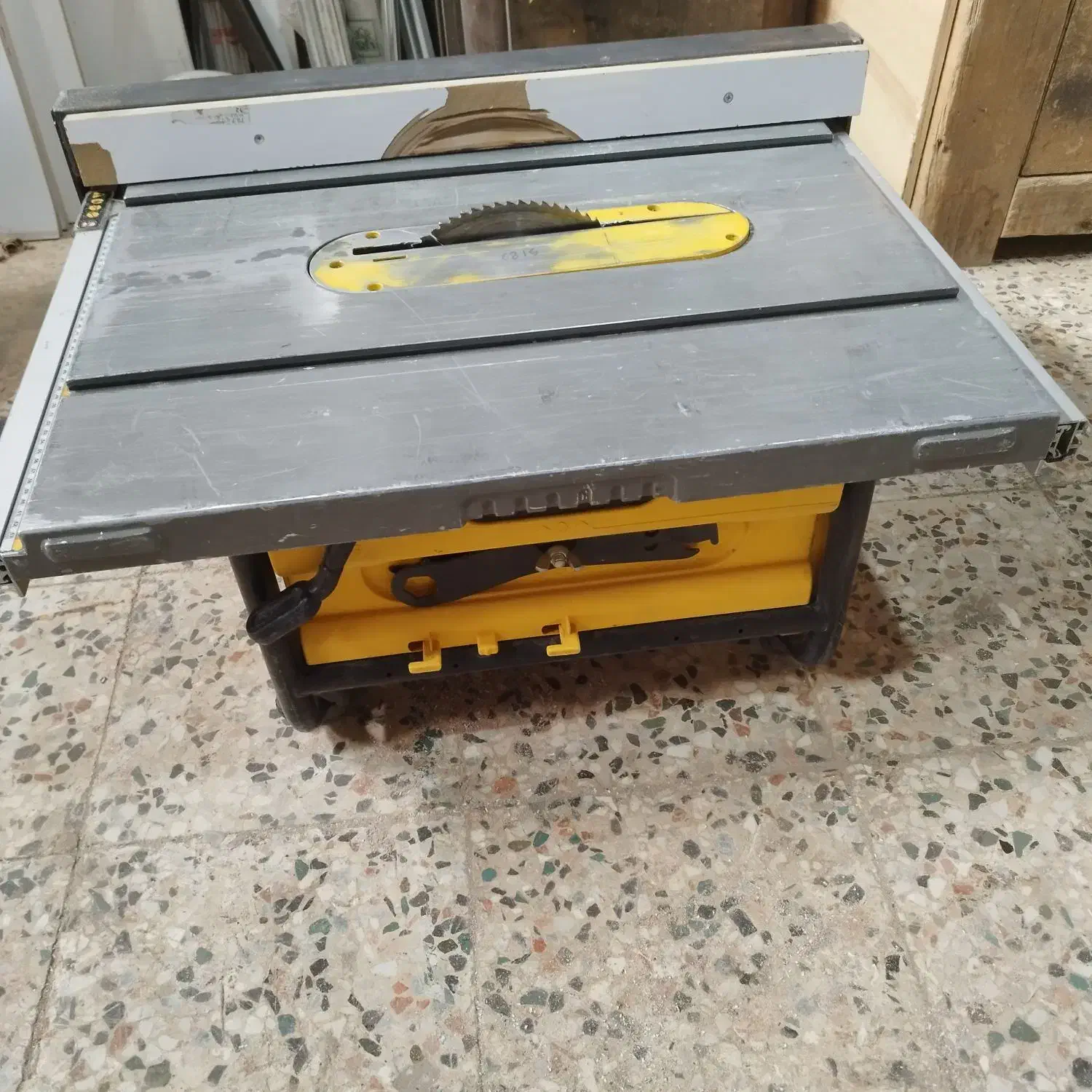 آرت میزی دیوالت|ابزارآلات|اصفهان, لیمجیر|دیوار