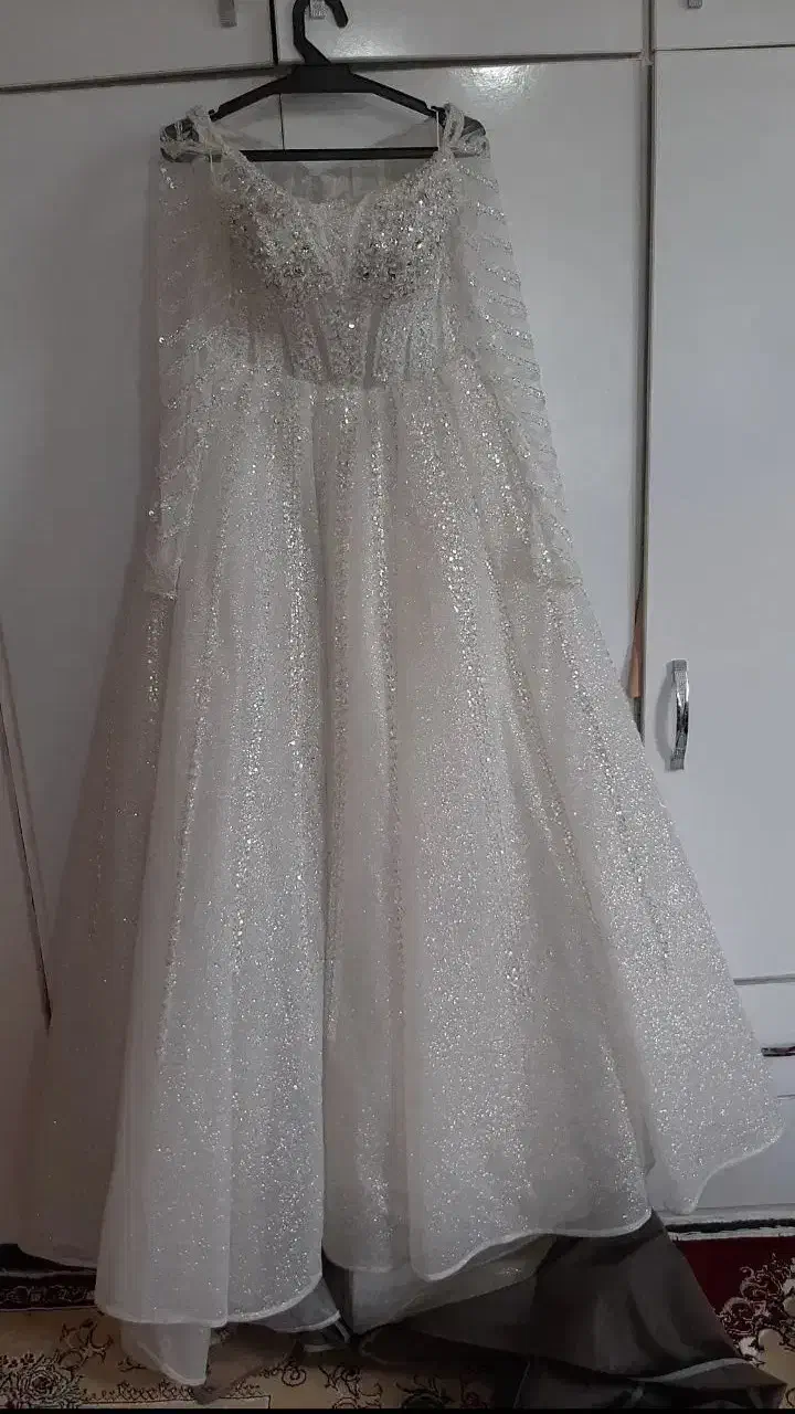 لباس خوشگل|لباس|برخوار, |دیوار