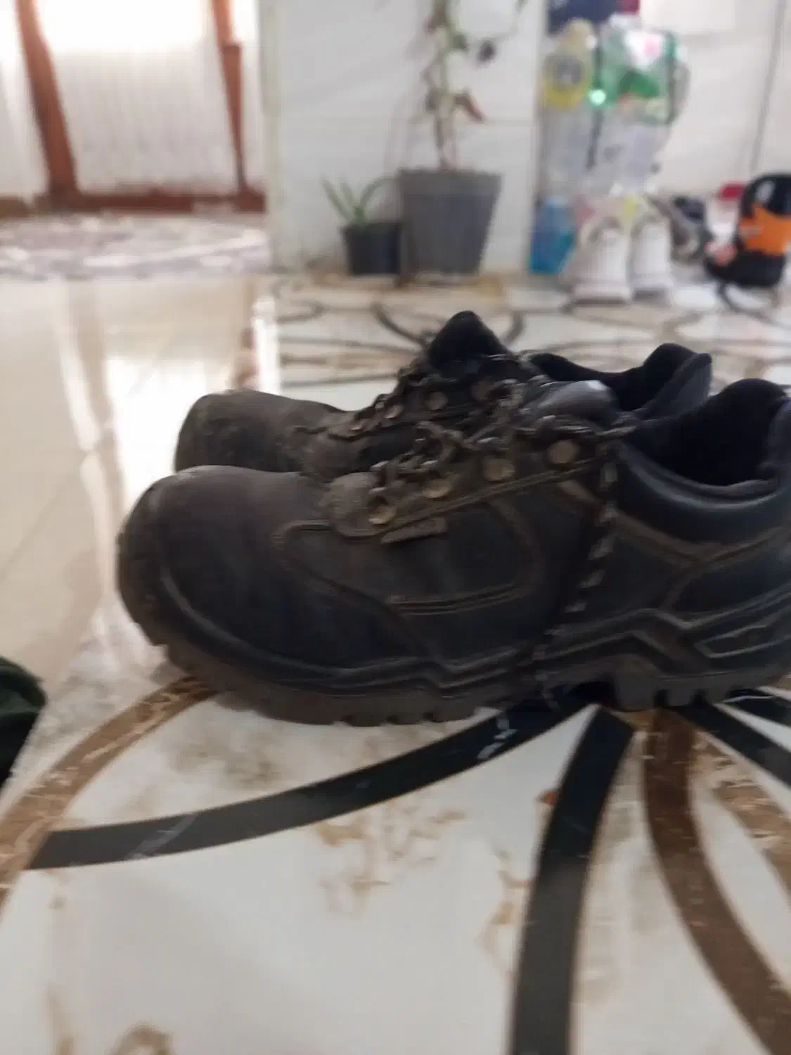 ی جفت کفش ایمنی در حد نو|کیف، کفش، کمربند|چوار, |دیوار