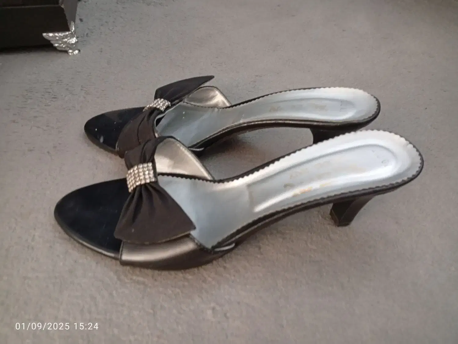 لباس|کیف، کفش، کمربند|قم, شاه سید علی|دیوار