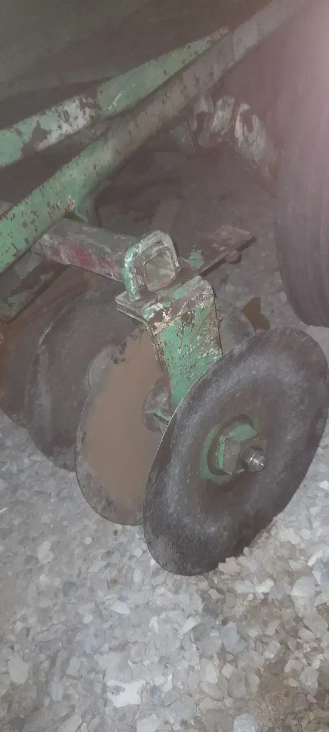 دیسک یا دیکس تراکتور در حد خشک مزایده|قطعات یدکی و لوازم جانبی|بیجار, |دیوار