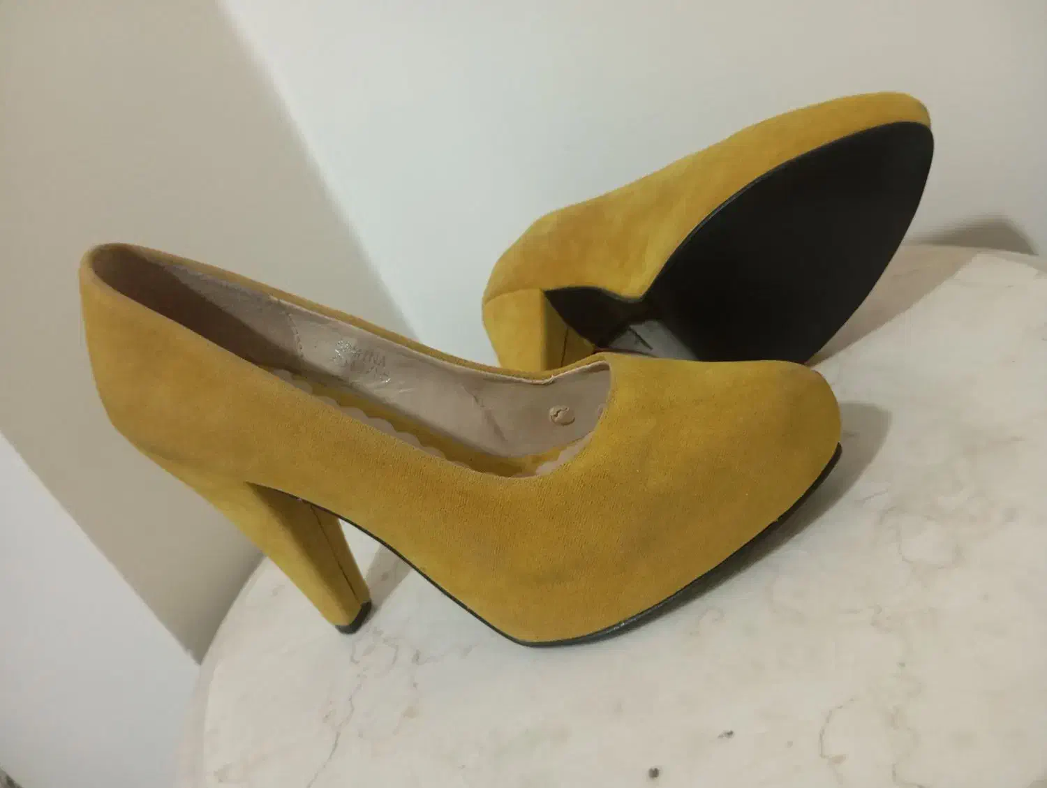 کفش مجلسی|کیف، کفش، کمربند|اندیشه, اندیشه فاز ۱|دیوار