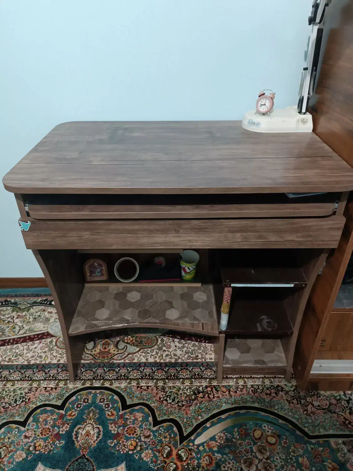 میز تحریر|میز تحریر و کامپیوتر|هشتگرد, شهرک بعثت|دیوار