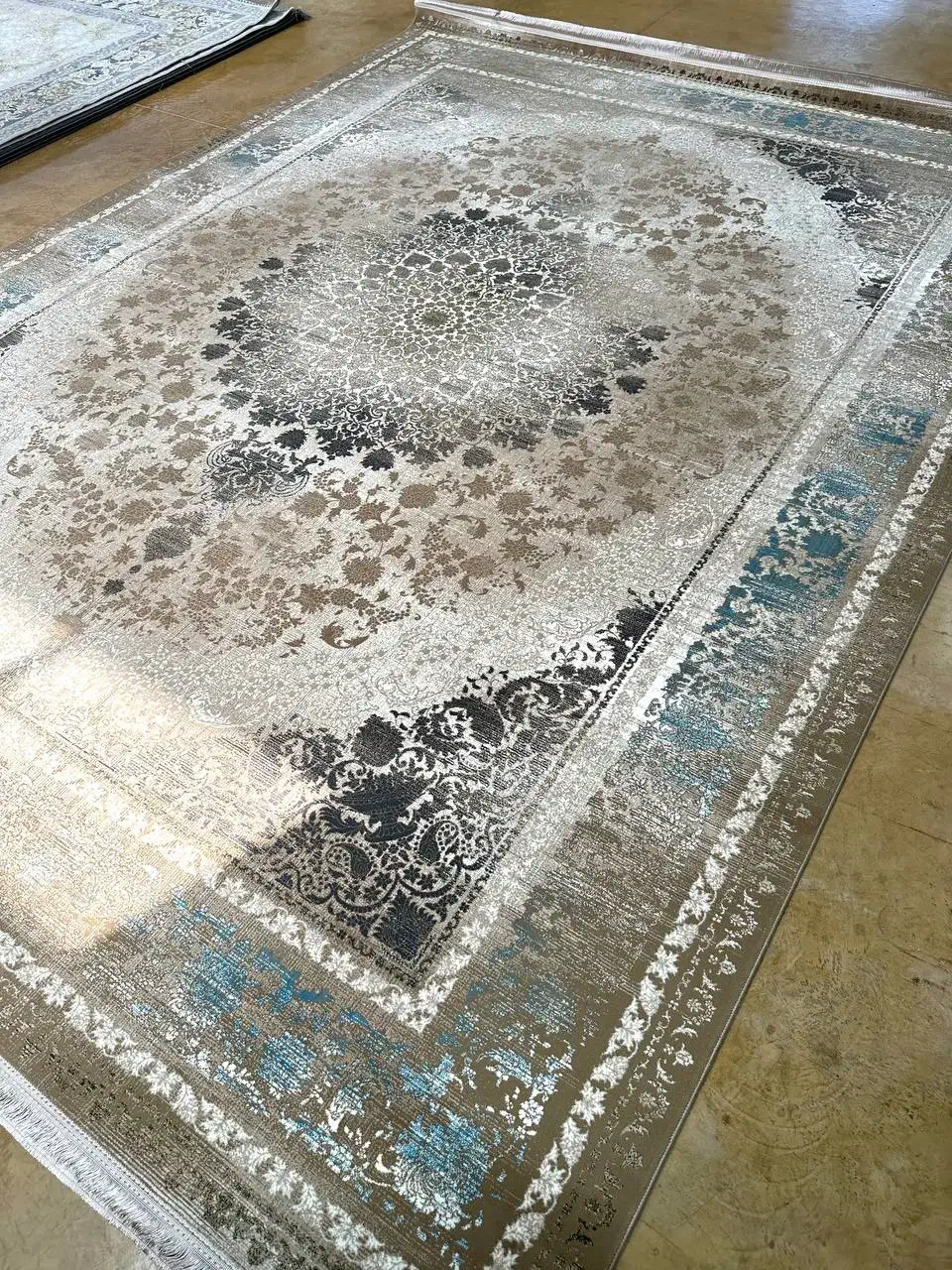 ۷۰۰شانه. افسانه بژ وینتیج ۲۵۵۰تراکم جدید|فرش|صدرا-فارس, باغشهر گلبهار صدرا|دیوار