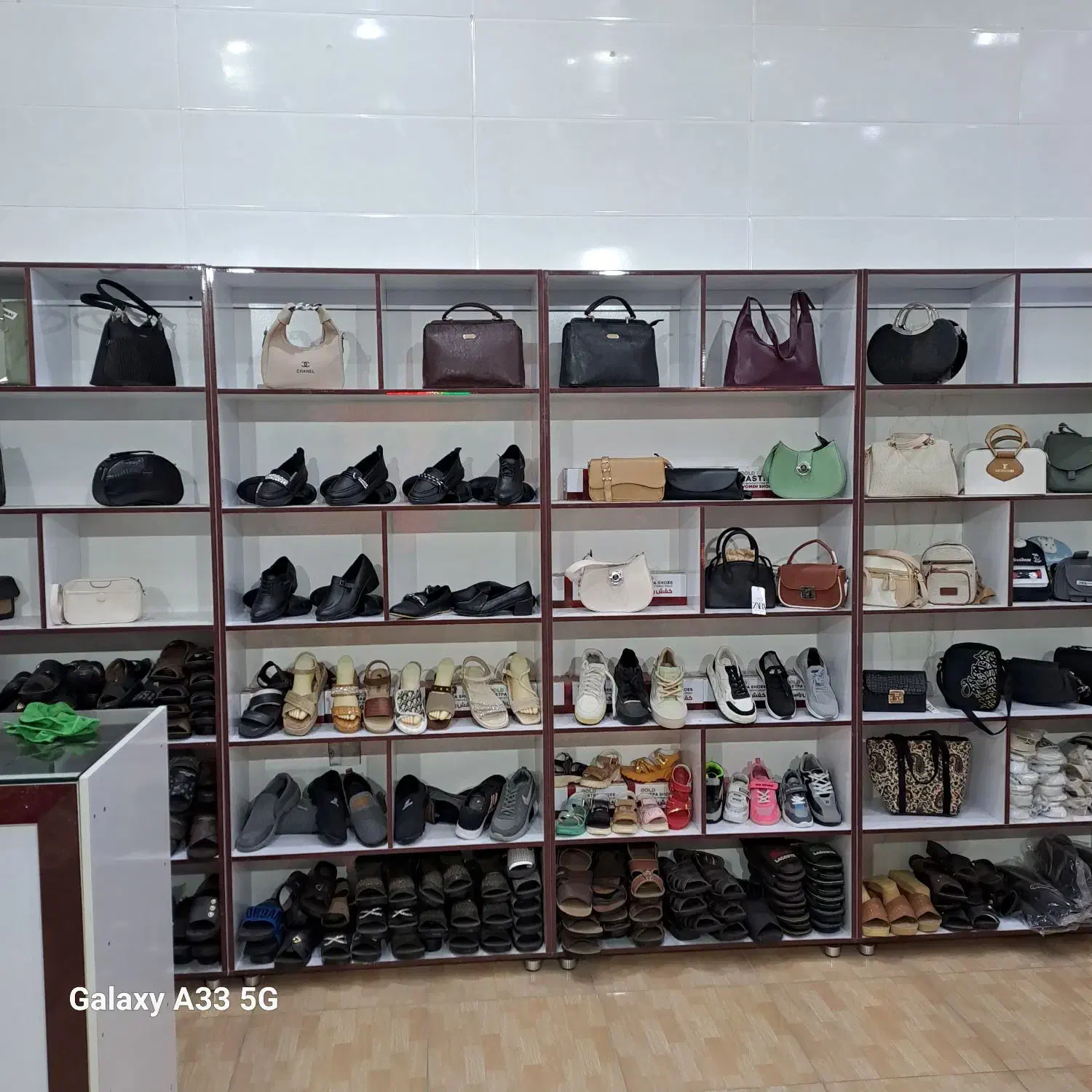 زیرقیمت|کیف، کفش، کمربند|قم, قلعه کامکار|دیوار