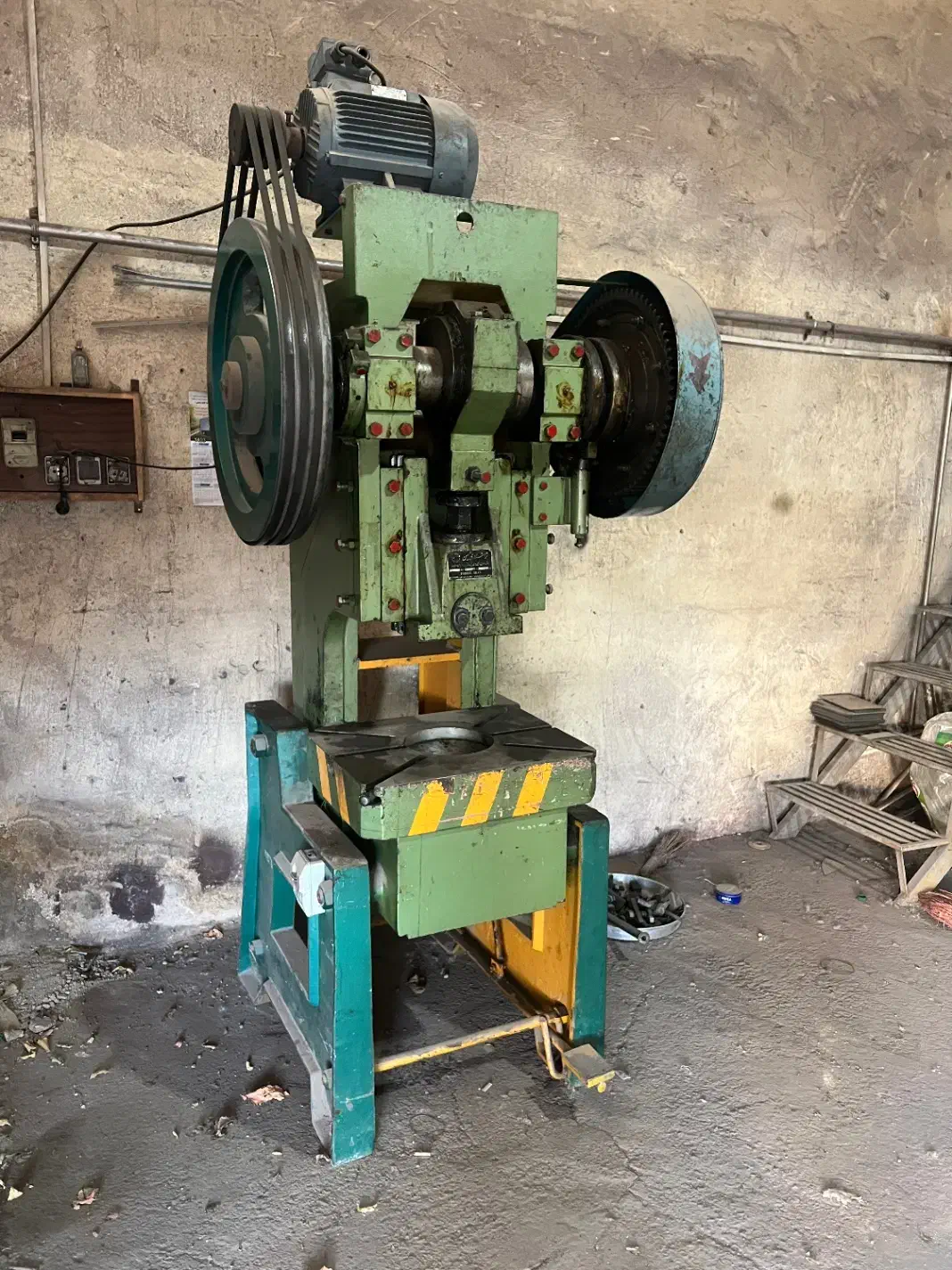 پرس ضربه ای چهل تن دنده ای|ماشین‌آلات صنعتی|تبریز, |دیوار