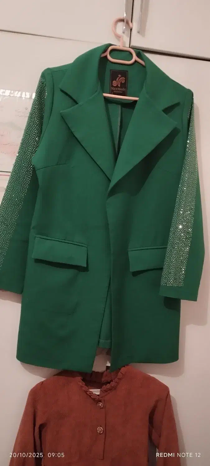 مانتو شیک وتمیز|لباس|بافت, |دیوار