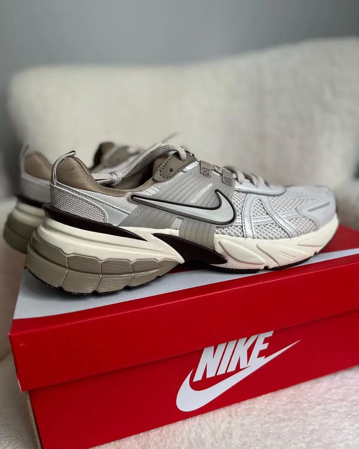 V2k کتونی درجه ۱ ویتنام|کیف، کفش، کمربند|بستک, |دیوار