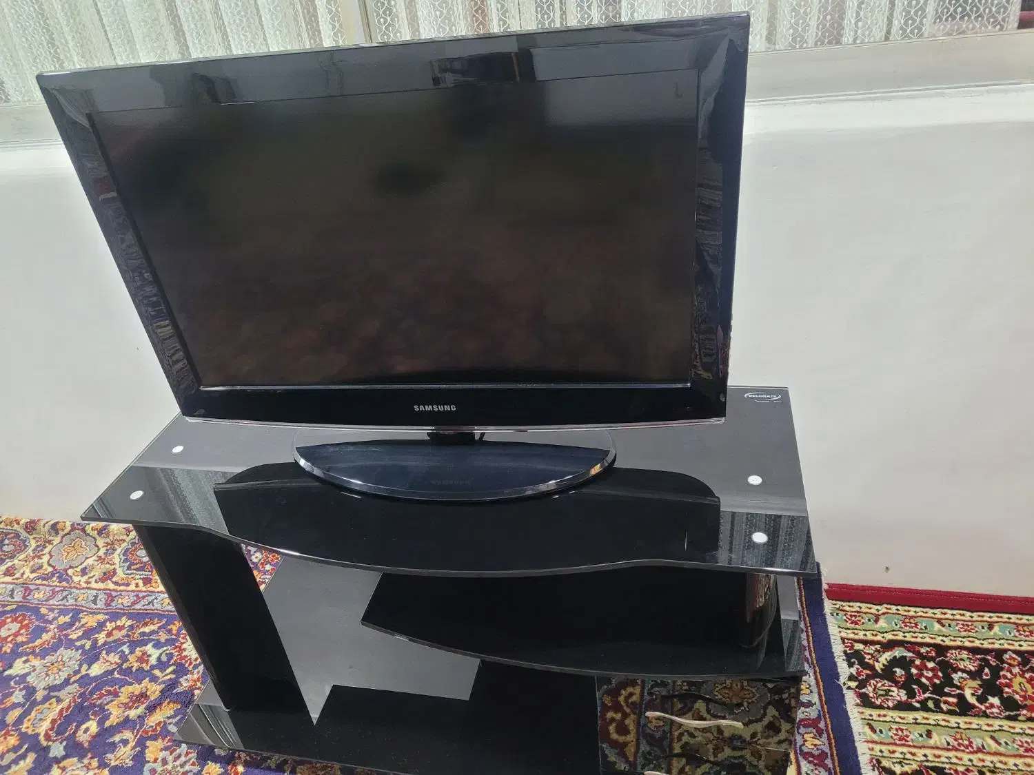 تلویزیون  LCD . ال جی ۳۲ اینچ|تلویزیون و پروژکتور|بندر انزلی, نیمه شعبان|دیوار