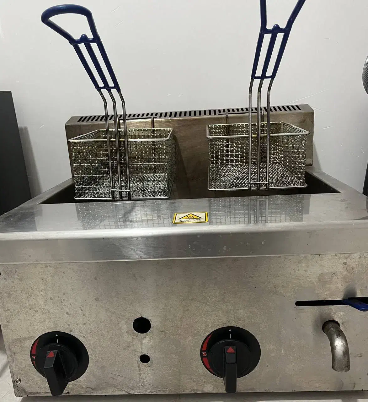 سرخ کن صنعتی گازی داری شیر تخلیه در حد در حد|کافیشاپ و رستوران|بهارستان, |دیوار