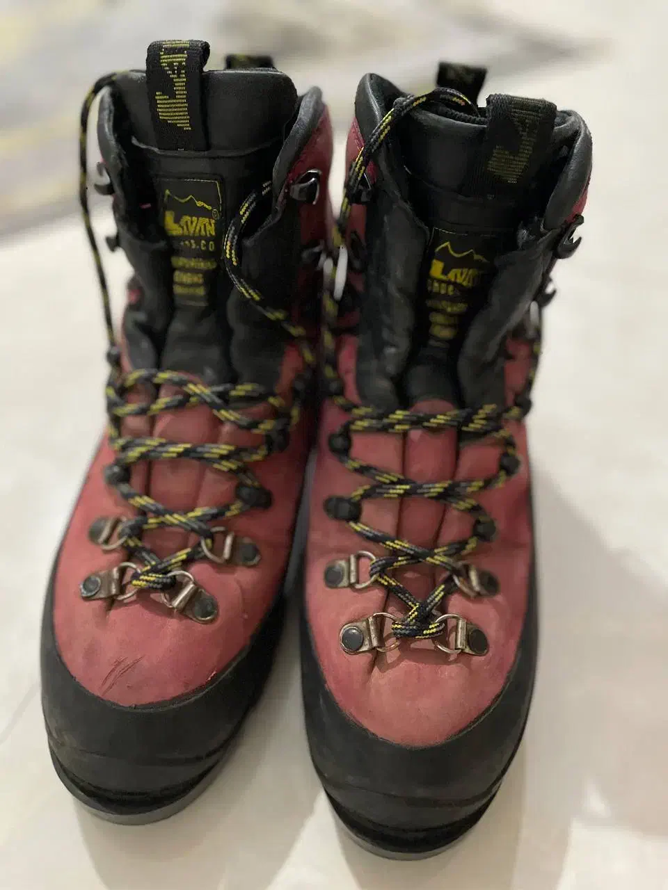 بوت کوهنوردی سایز ۴۱|کوهنوردی و کمپینگ|رشت, چمارسرا|دیوار