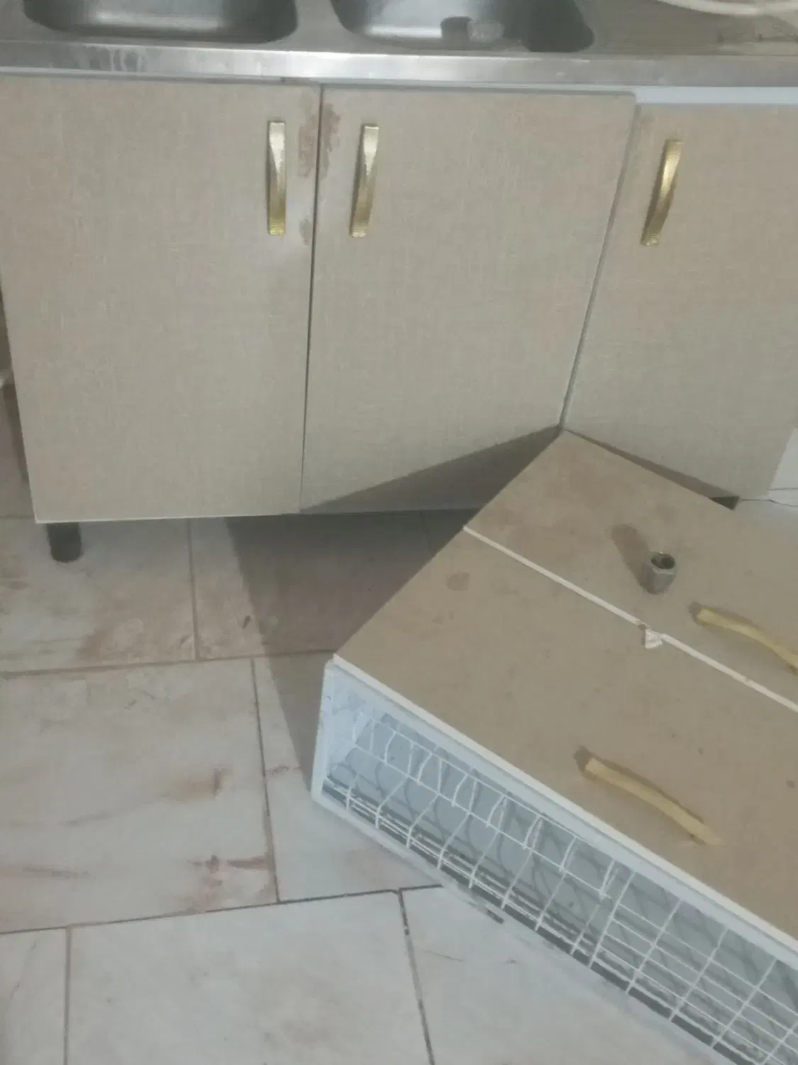 سلام یه اب چکان با وسایلش وکمدظرف شور دوقلو|آب‌چکان و نظم‌دهنده ظروف|نیمروز, |دیوار