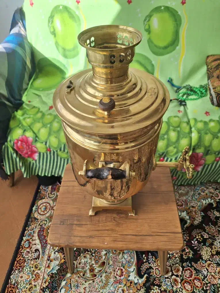 یک سماور استوانه ای روسی به شرط پلمپ|کلکسیون اشیاء عتیقه|سقز, |دیوار