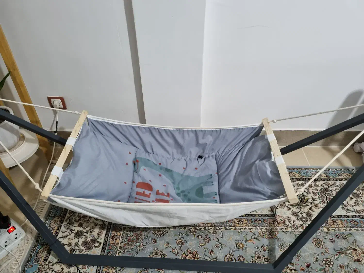 ننو فلزی|اسباب و اثاث بچه|نی‌ریز, |دیوار