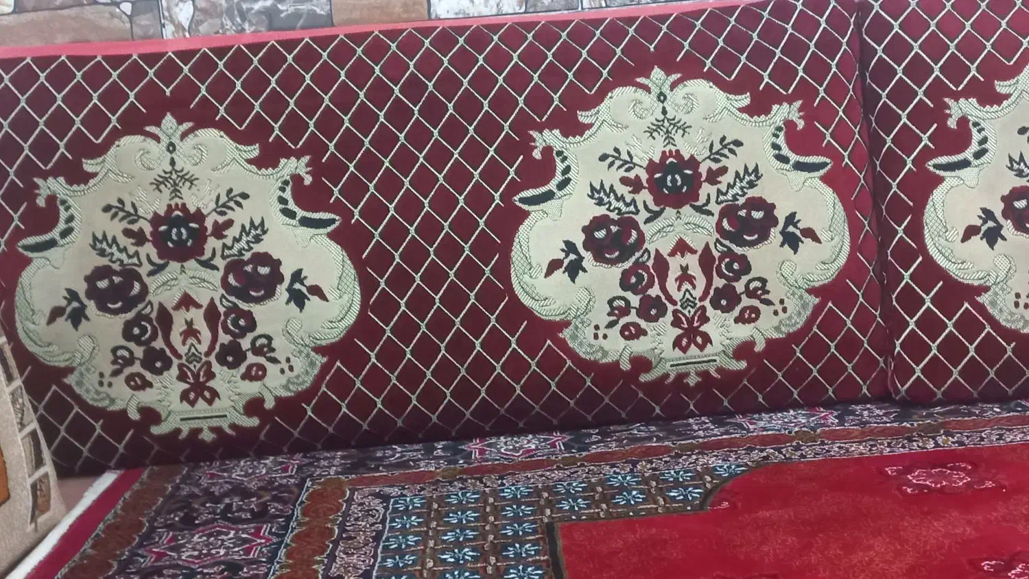 پشتی|پشتی|اقبالیه, |دیوار