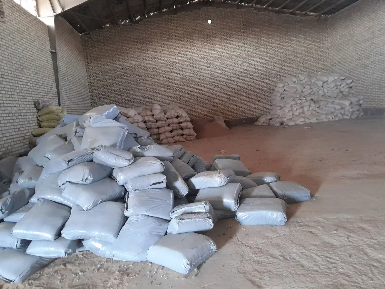 ذرت علوفه|لوازم جانبی حیوانات|حمیل, |دیوار