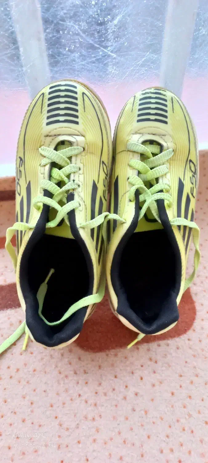 کفش فوتبال|کیف، کفش، کمربند|گرمی, |دیوار