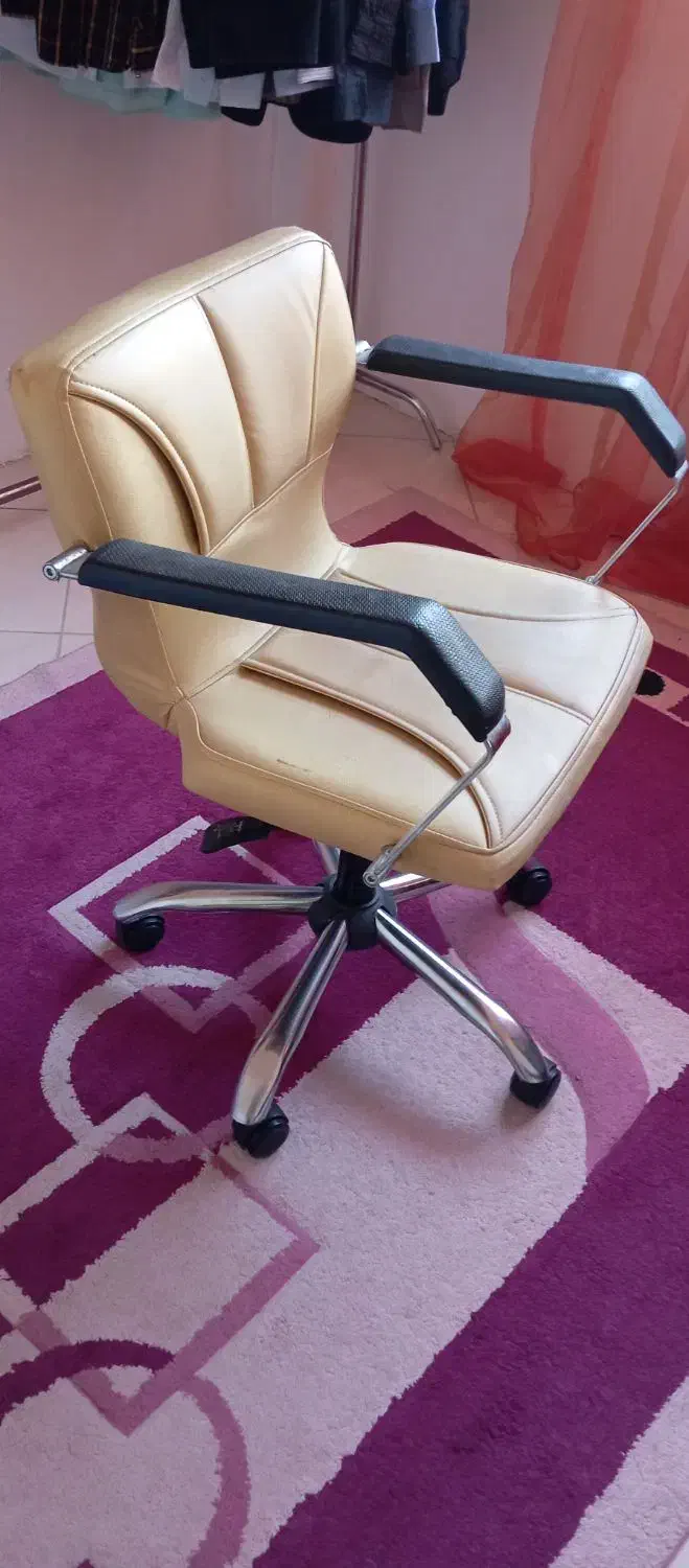 صندلی چرخدار در حد نو|صندلی و نیمکت|پرند, فاز ۶|دیوار