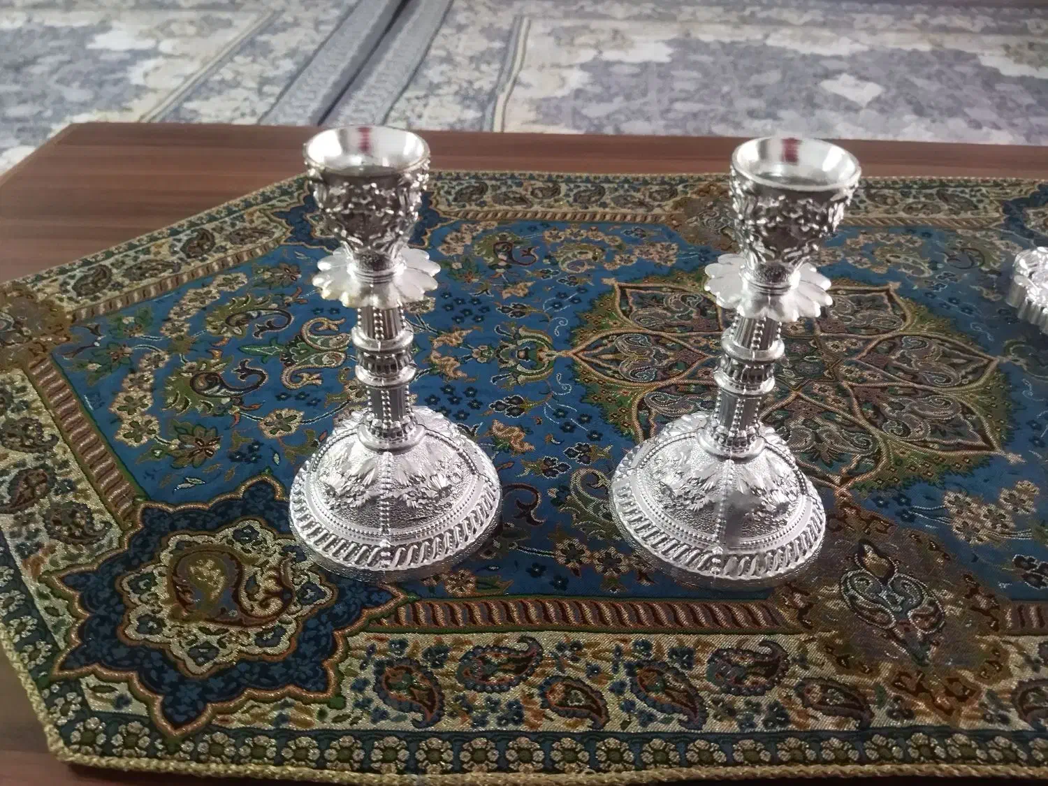 آینه و شمعدان|آینه|رشت, هلال احمر|دیوار