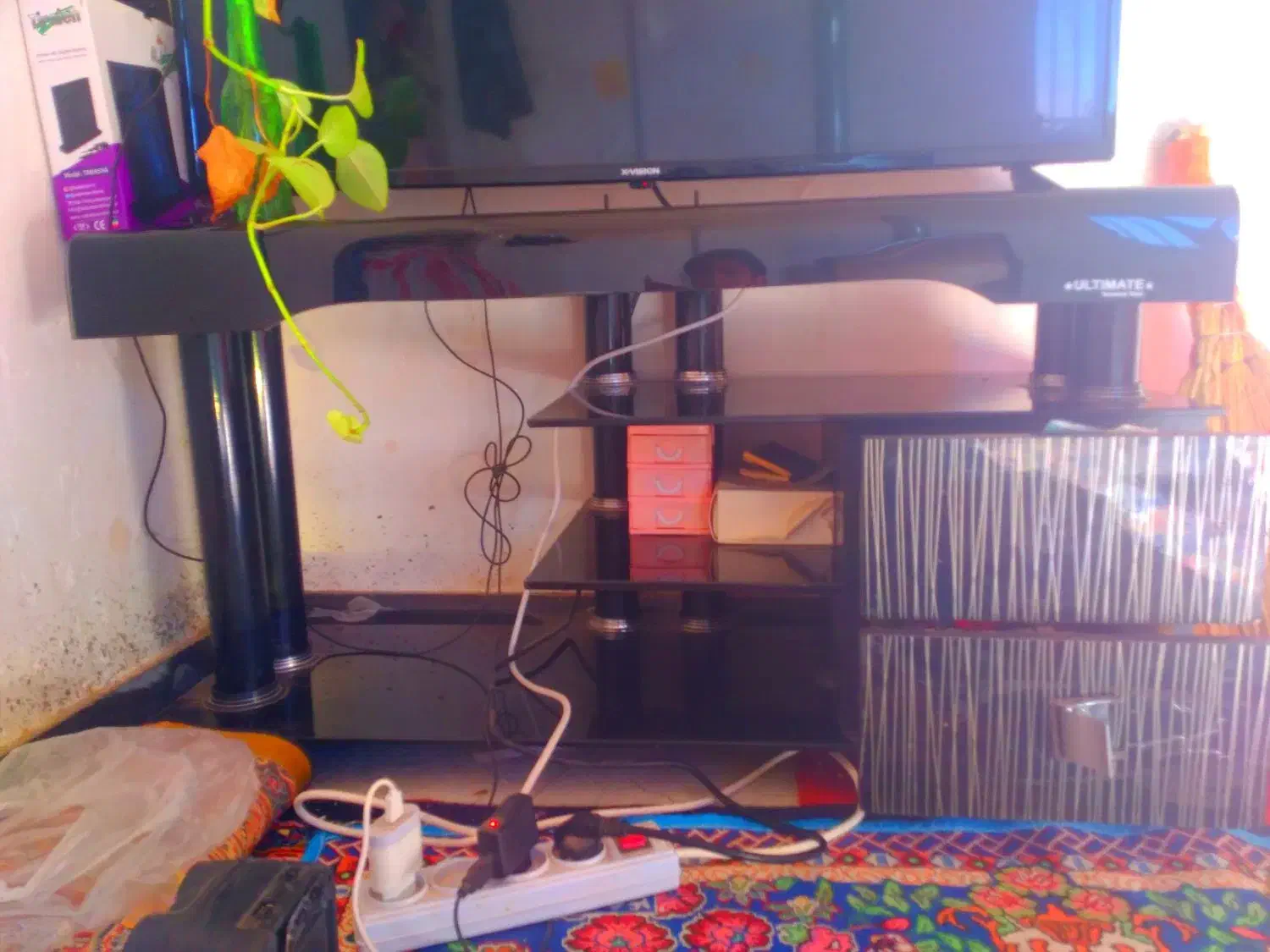 یک میز تلوزیون|میز تلویزیون|شاهرود, |دیوار