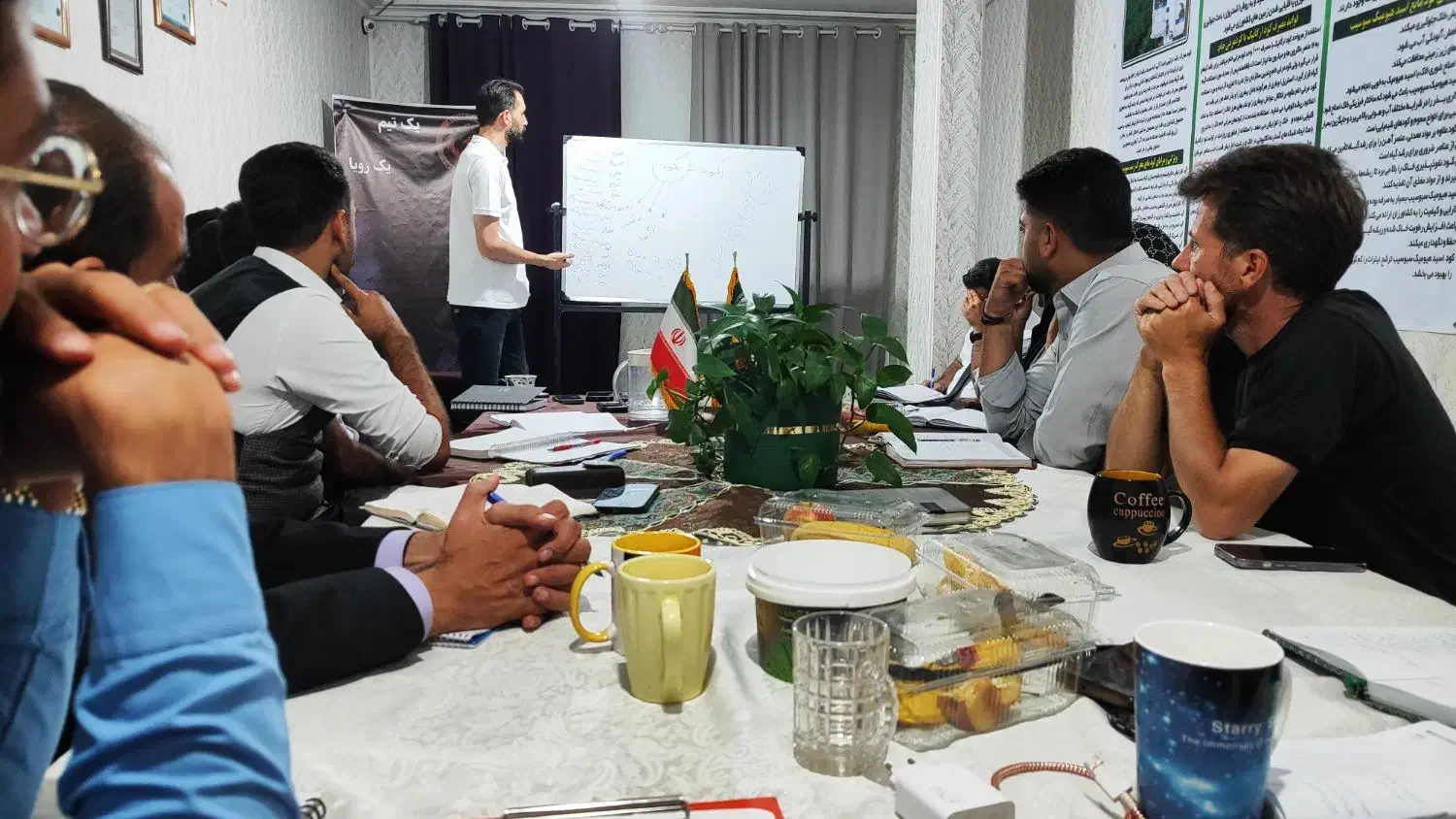 به تعدادی نیروی کار با روایت عمومی بالا|گردهمایی و همایش|اراک, |دیوار