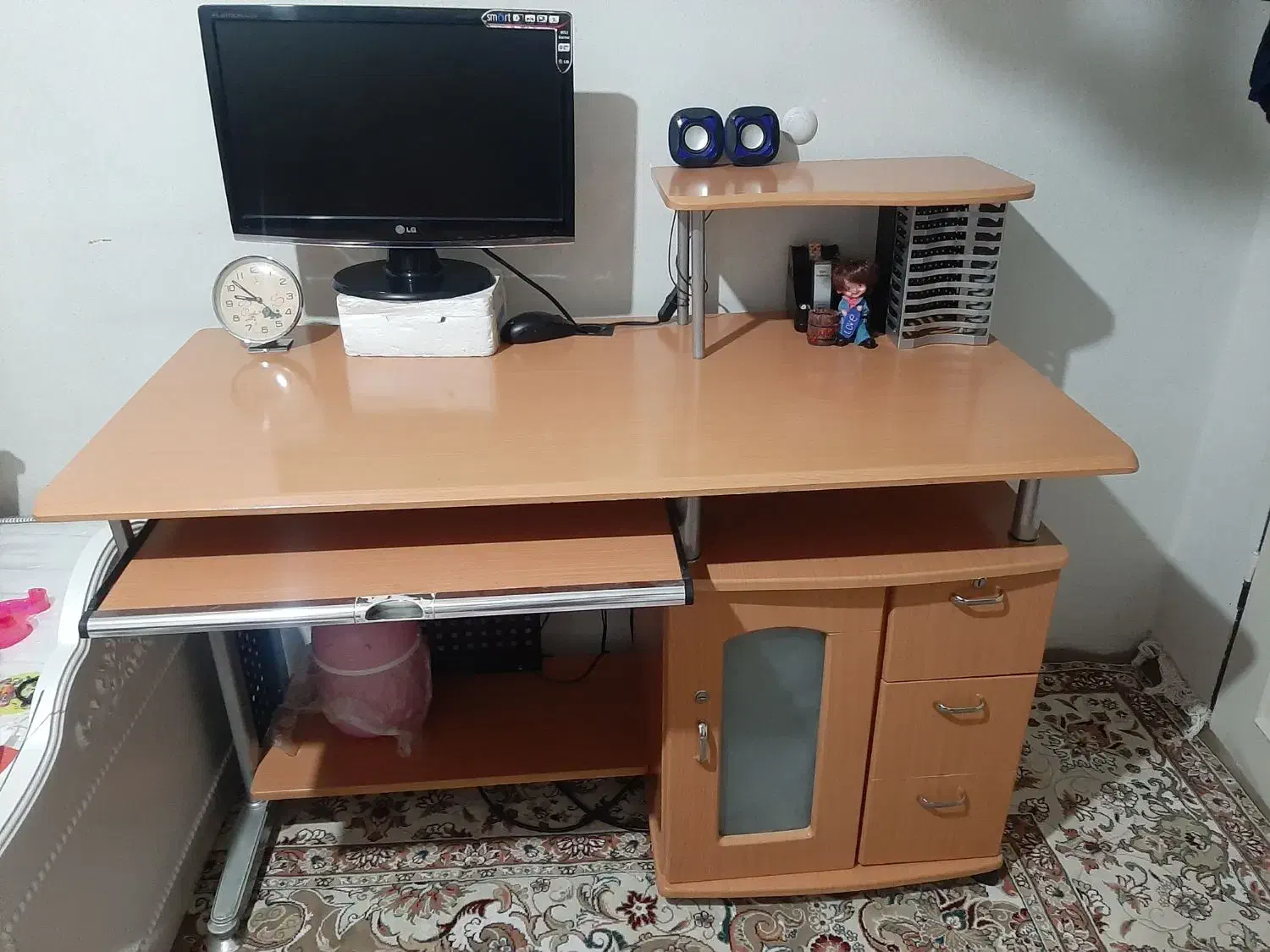 میز کامپیوتر|میز تحریر و کامپیوتر|مشهد, امام رضا (ع)|دیوار