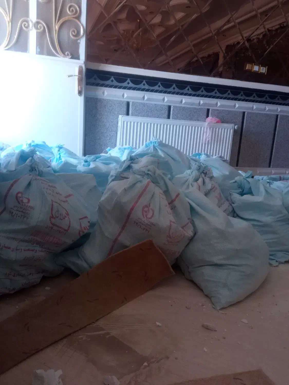 تخریب دیوارتعقیرات داخلی منزل استا،بنا بنافقط،زنگ|خدمات پیشه و مهارت|زاهدان, |دیوار