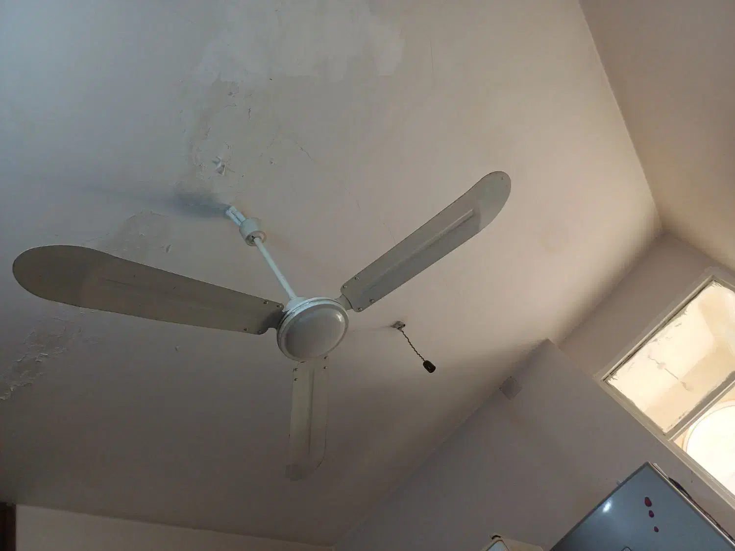 پنکه سقفی|پنکه و تصفیه‌کنندهٔ هوا|مسجد سلیمان, |دیوار