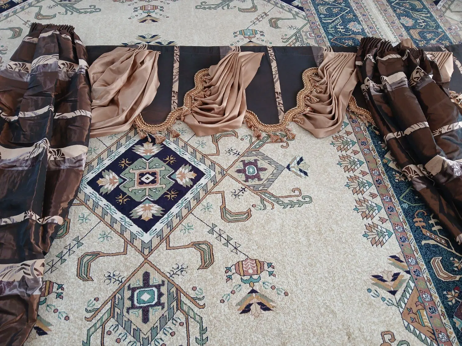 پرده|پرده، رانر، رومیزی|شیروان (خراسان), |دیوار