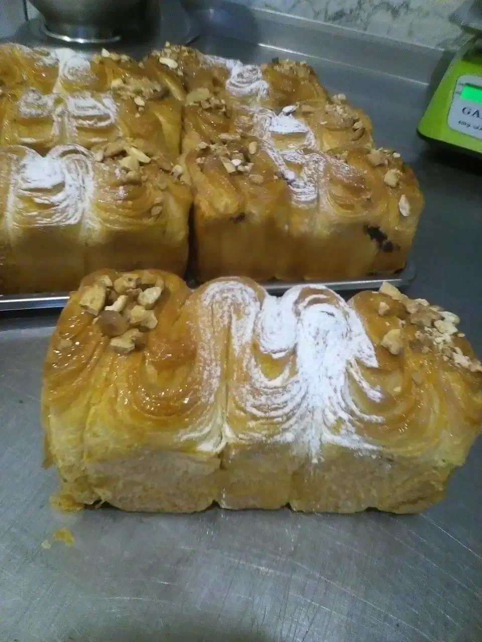 به یک شاطر نان فانتزی و دستیار نیازمندیم|استخدام خدمات فروشگاه و رستوران|تهران, فردوس|دیوار