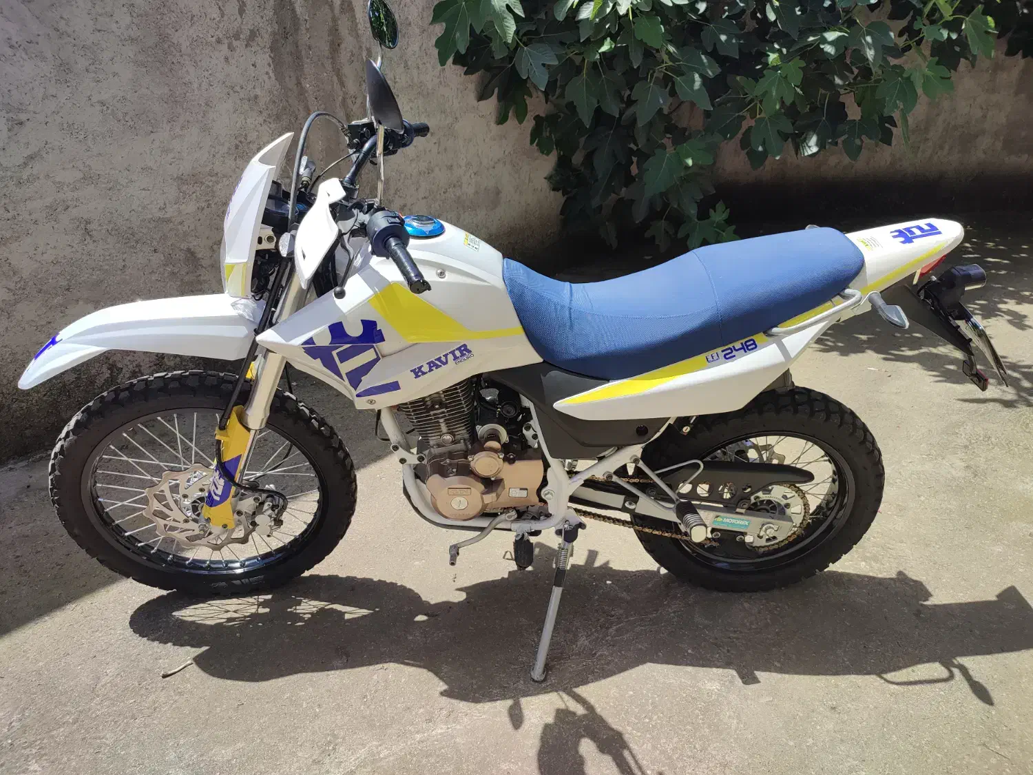 T2 در حد صفر|موتورسیکلت|فومن, |دیوار