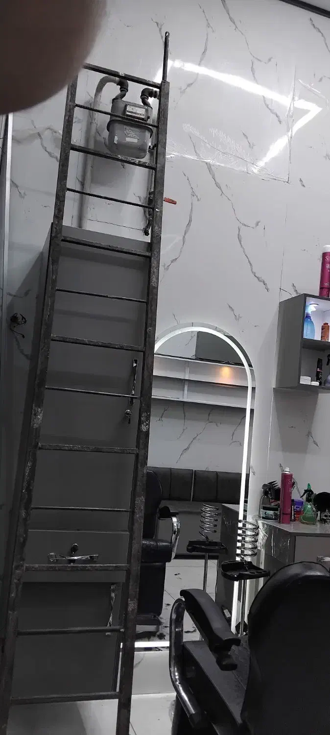 نردبان آهنی محکم و راحت|ابزارآلات|تهران, فلسطین (میدان انقلاب)|دیوار