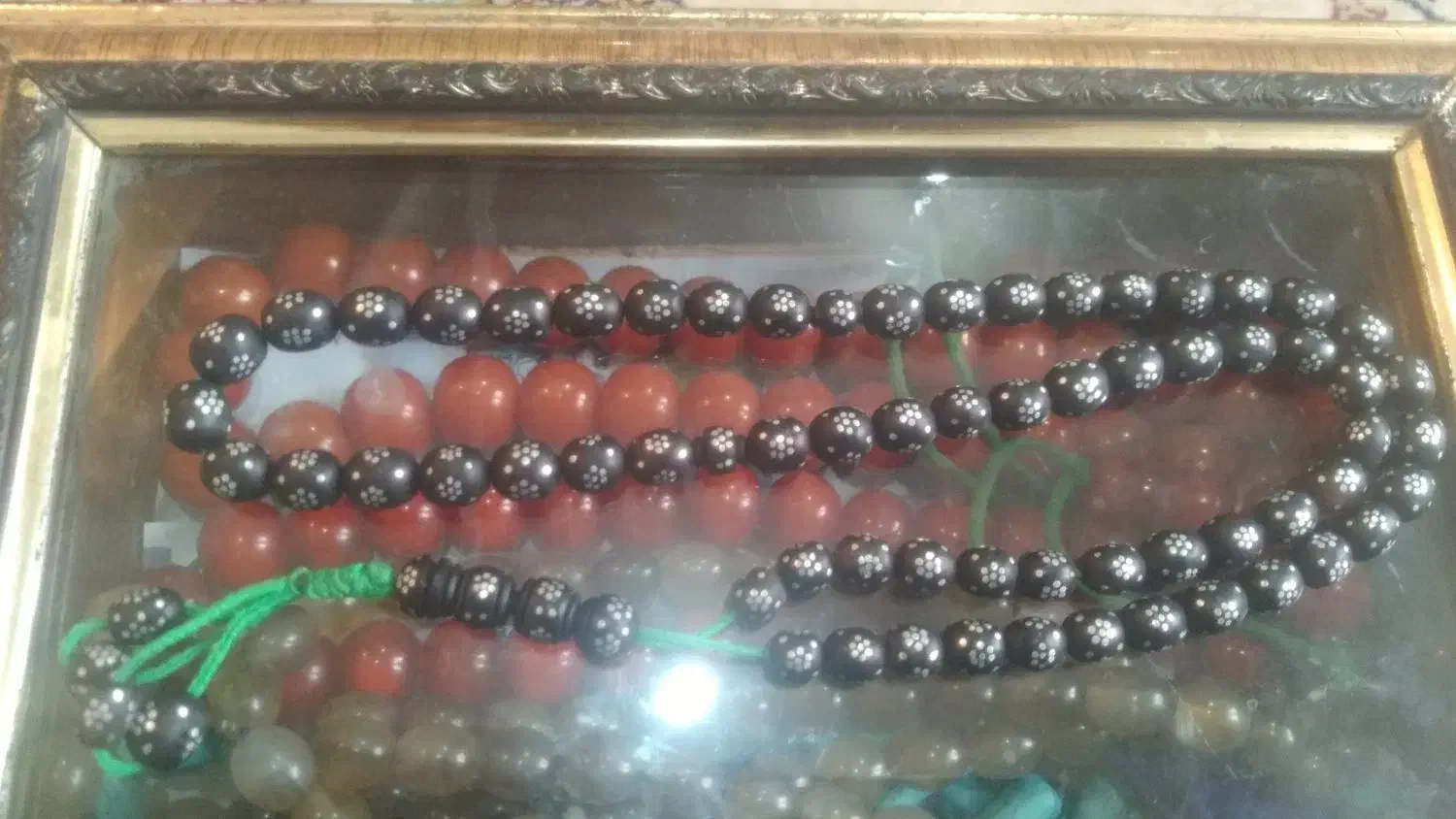 تسبیح‌میخدوز|کلکسیون اشیاء عتیقه|باسمنج, |دیوار