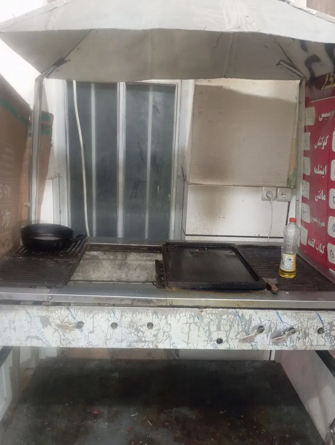 میز صندلی|کافی‌شاپ و رستوران|نگین شهر, |دیوار