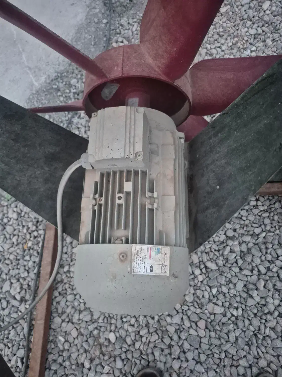 فن و هواکش|پنکه و تصفیه‌کنندهٔ هوا|یزد, |دیوار