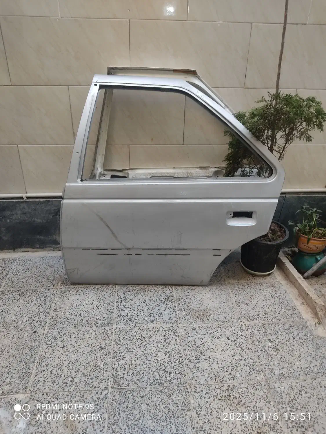 درب پژو سه عدد سفید و نقره ای و خاکستری|قطعات یدکی و لوازم جانبی|اصفهان, ناصرخسرو|دیوار