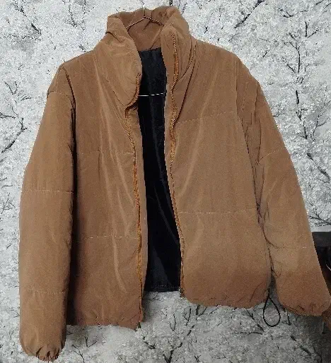 کت پافری|لباس|قم, حقیقت|دیوار