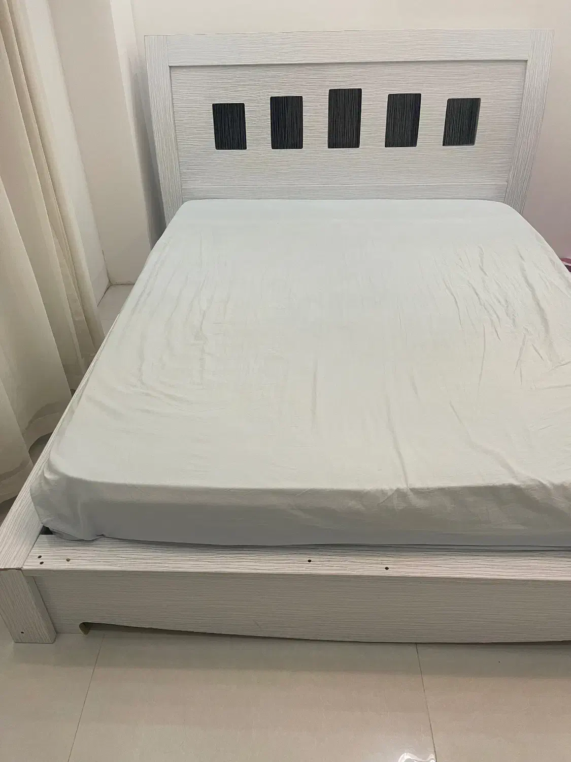 تخت خواب  و تشک دو نفره|تخت و سرویس خواب|بندر انزلی, سی متری|دیوار