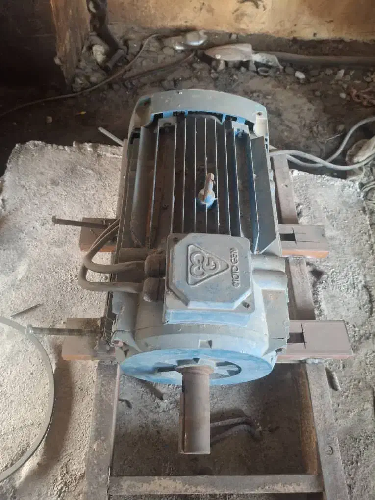 پمپ|ماشین‌آلات صنعتی|آبپخش, |دیوار