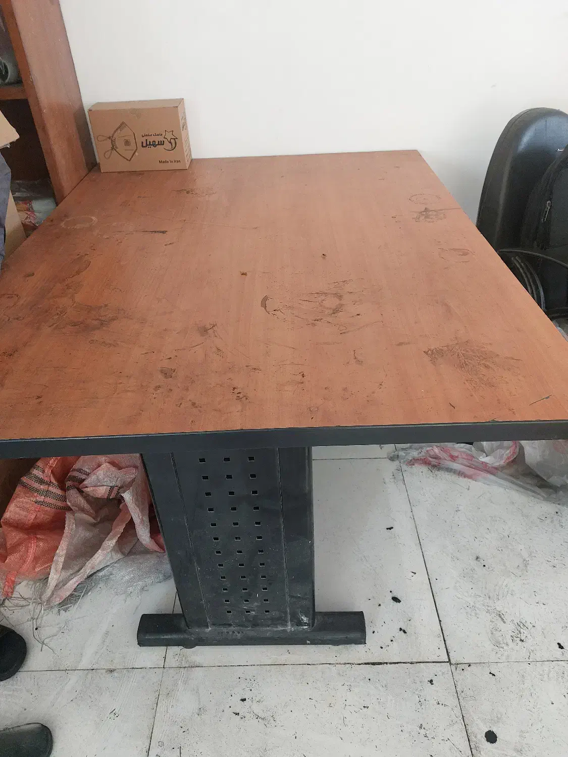 فروش میز اداری و صندلی گردان|صندلی و نیمکت|نمین, |دیوار