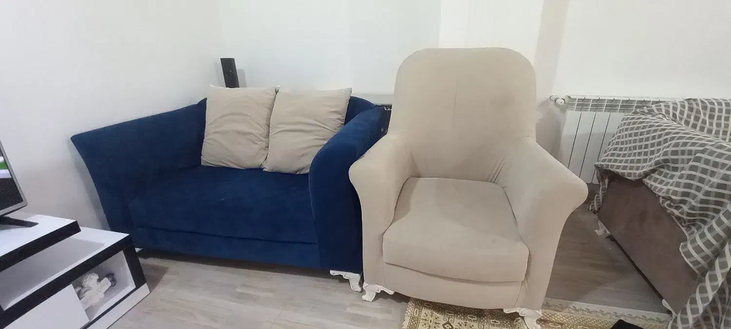 مبل ۴ نفره و ویترین سفید|مبلمان خانگی و میز عسلی|صومعهسرا, |دیوار